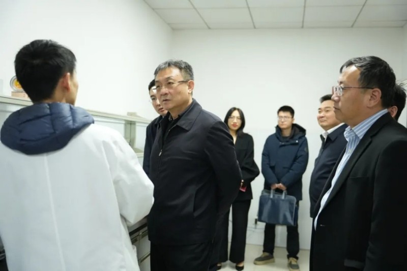 山東省供銷合作社聯(lián)合社黨組書記、理事會(huì)主任張傳忠一行蒞臨公司調(diào)研交流