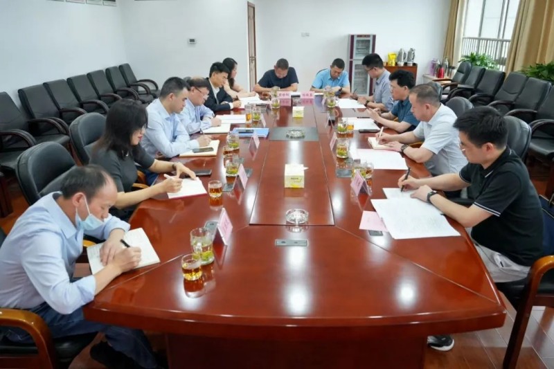 湖南省供銷合作總社黨組書記、理事會(huì)主任周曉理調(diào)研公司并主持召開座談會(huì)