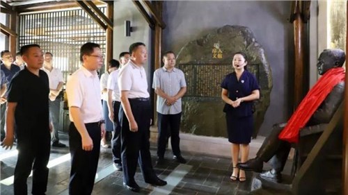 湖南省政協(xié)主席、黨組書記毛萬春一行來集團(tuán)白沙溪茶廠考察調(diào)研