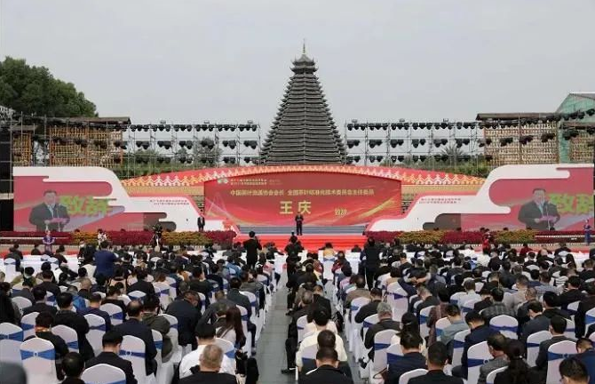 第十七屆中國(guó)茶業(yè)經(jīng)濟(jì)年會(huì)召開，集團(tuán)公司繼續(xù)排名中國(guó)茶企百?gòu)?qiáng)前列，白沙溪茶廠、益陽(yáng)茶廠榮獲多項(xiàng)榮譽(yù)